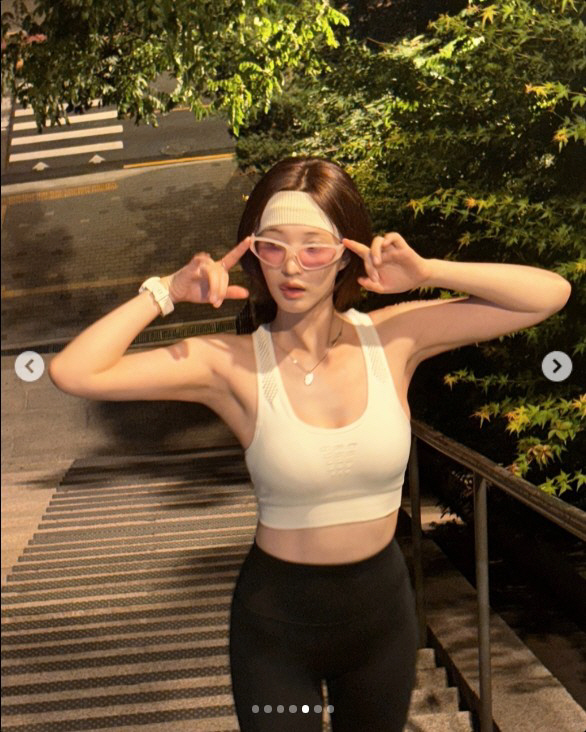 '최민환과 이혼' 율희, 복근 드러낸 운동룩…'자기관리 끝판왕'