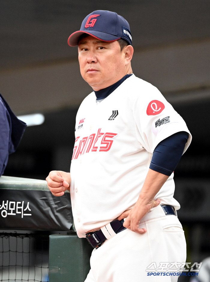 '홈런 친 상일까, 엉덩이 맞은 복수일까' 38세 노장, 451일만의 좌…