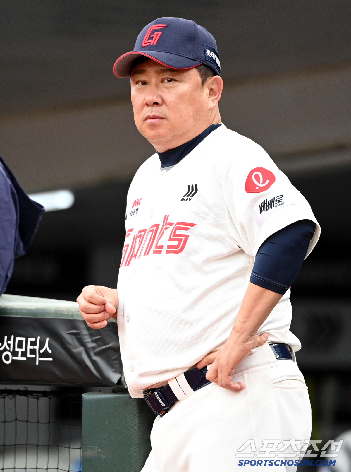 '홈런 친 상일까, 엉덩이 맞은 복수일까' 38세 노장, 451일만의 좌…