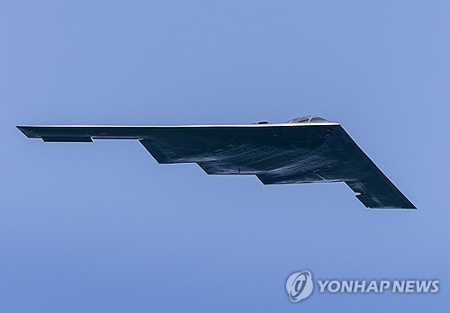 "`벙커버스터 탑재 가능` B-2 폭격기, 美서 출발해 괌 이동중"