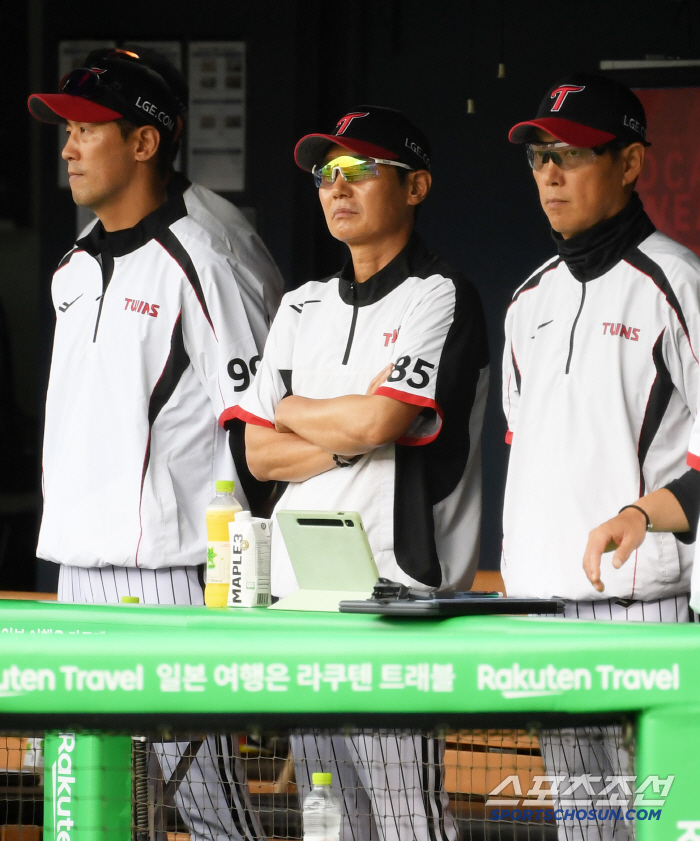 '염갈량은 이제 참지 않는다.' 1점 리드에도 외국인 투수 5회 교체 초강수. 벌떼 불펜으로 전반기 승부수 띄웠다[포커스]