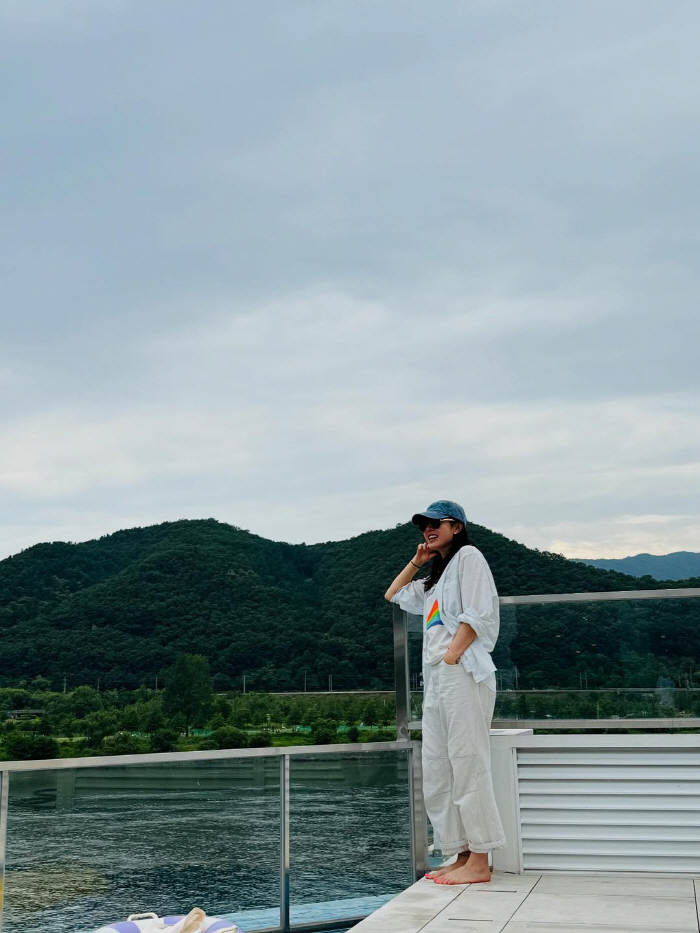 [SCin스타] ♥현빈이 찍어줬나..'맨발'의 손예진, 편안한 휴식 일상
