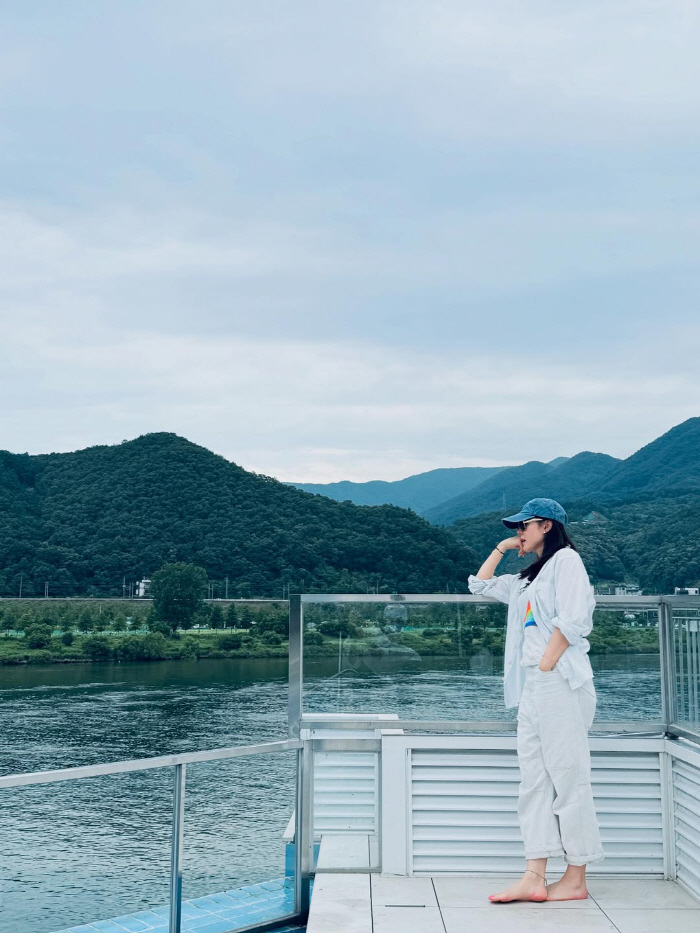 [SCin스타] ♥현빈이 찍어줬나..'맨발'의 손예진, 편안한 휴식 일상