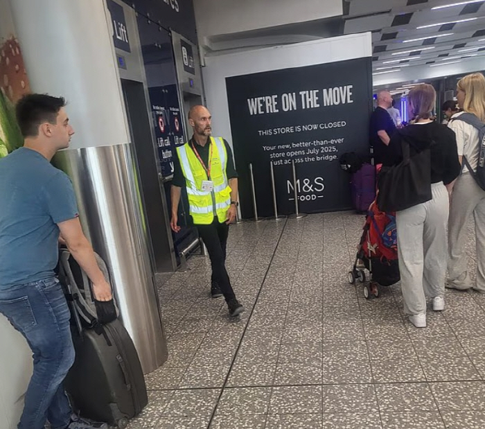 이럴수가…스완지 전 감독 경질 4개월 만에 공항 근로자 변신, 대체 왜?