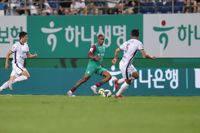 외인 보강 시동 건 전북, 남은 자리는 1+@…어떤 자리를 채울까