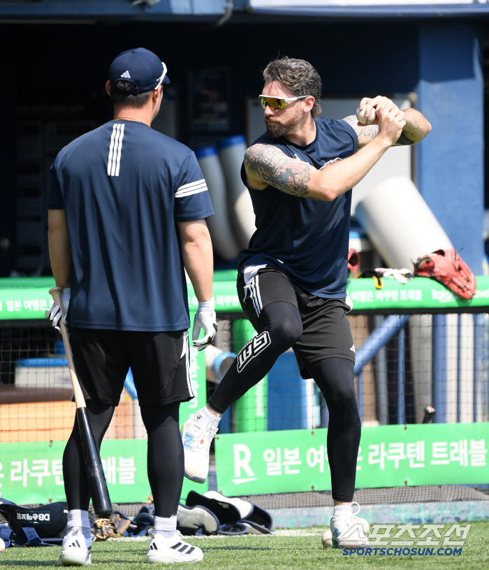 '케미 폭발' 김인태 위해 두 팔 걷고 나선 케이브...'1일 타격 코치…