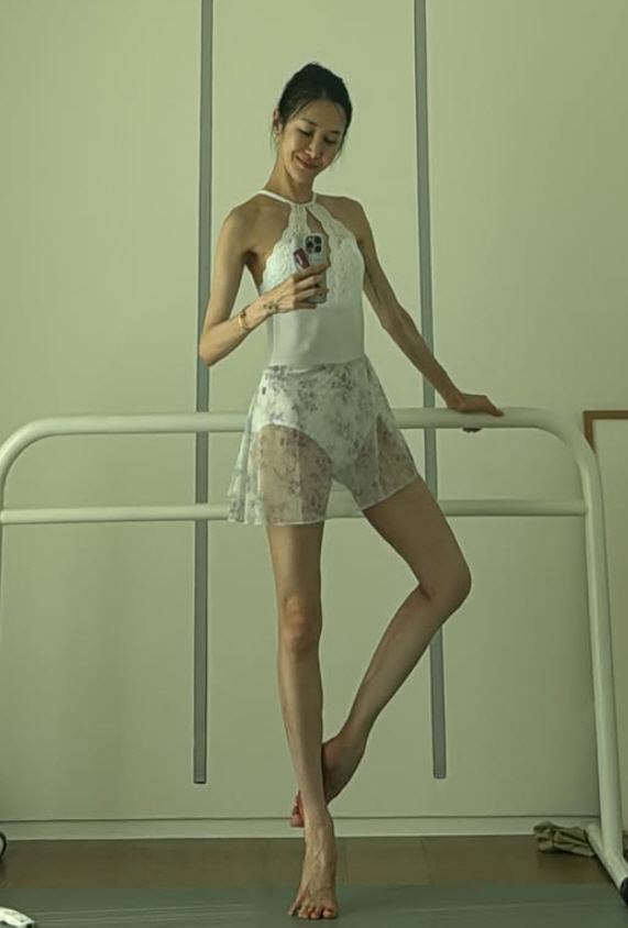 '발레리나 포스가 다르네"…'엄태웅♥' 윤혜진, 발레복 자태→군살 0% …