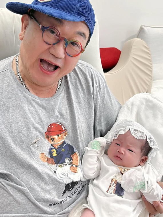 이용식, 손녀 보자마자 눈물 