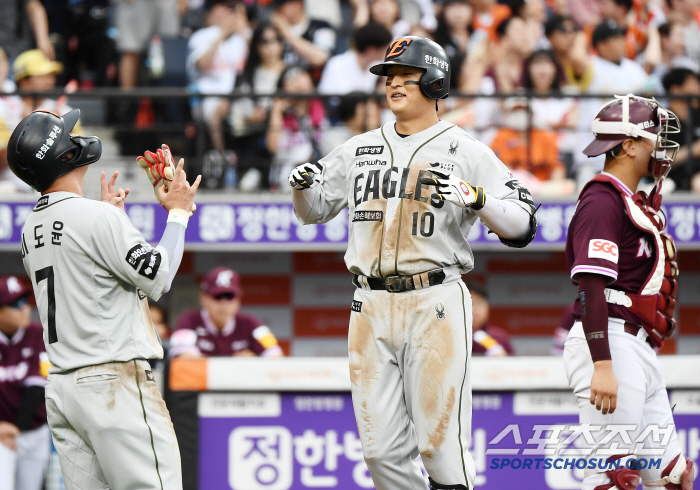 이글스 최초! 이런 10승은 없었다…'폰세 159㎞→리베라토 3안타 신고…