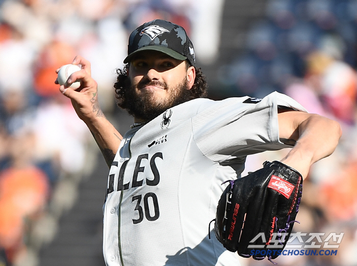 이글스 최초! KBO 7호! 개막 10연승 행진 괴력…"야구는 혼자 하는…