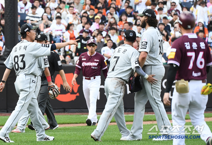 이글스 최초! KBO 7호! 개막 10연승 행진 괴력…"야구는 혼자 하는…