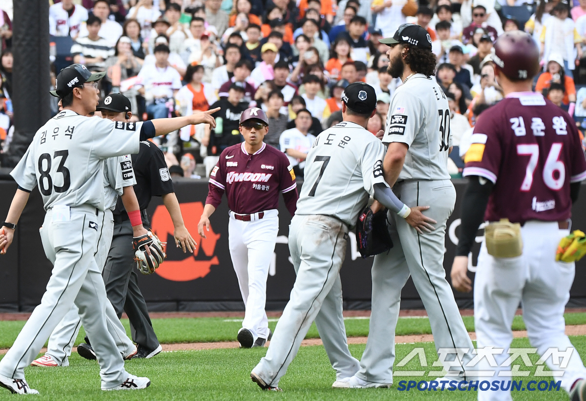 이글스 최초! KBO 7호! 개막 10연승 행진 괴력…"야구는 혼자 하는…