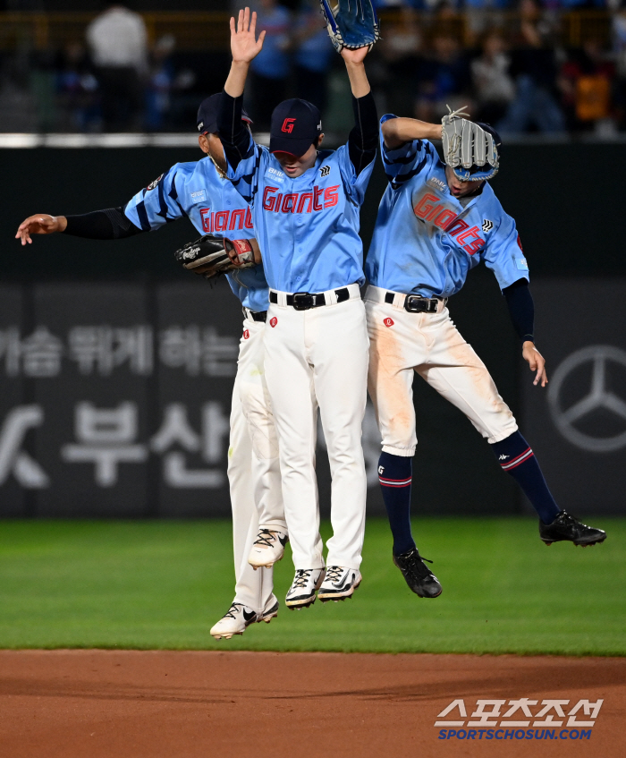 "딱 하는 순간 됐다!" 1살 많은 형의 '파이팅' → 동생 가슴 울렸다…