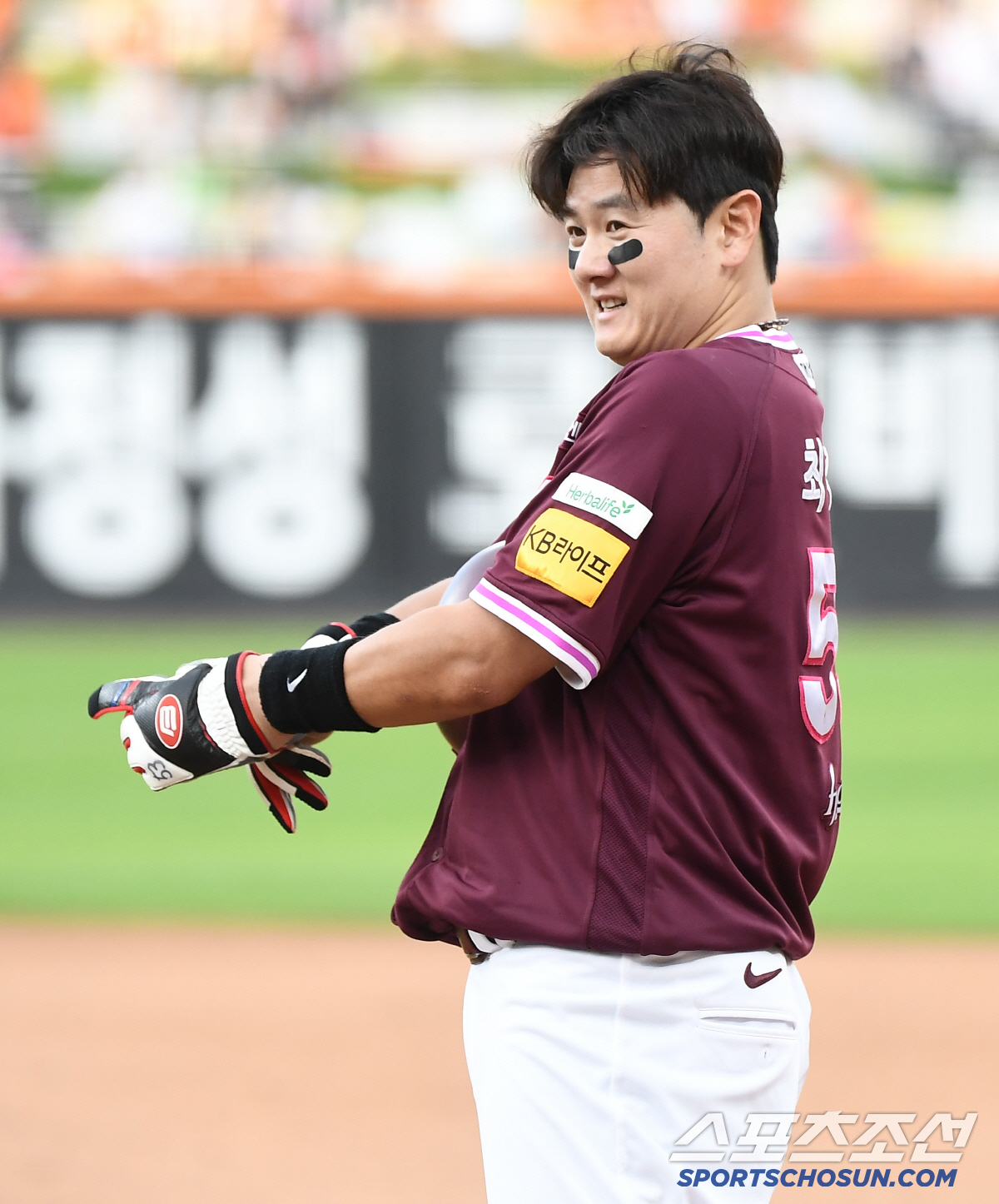 안타 맞고 감명받은 폰세...강판 후 쪼그려 앉아 또 '리스펙트' [대전…