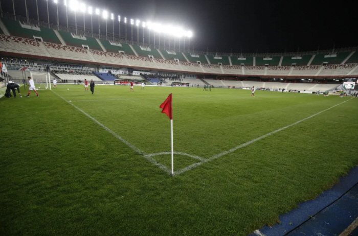 "2년 연속 우승 기쁨도 잠시" 경기장 난관 붕괴로 팬 3명 사망, 최소…