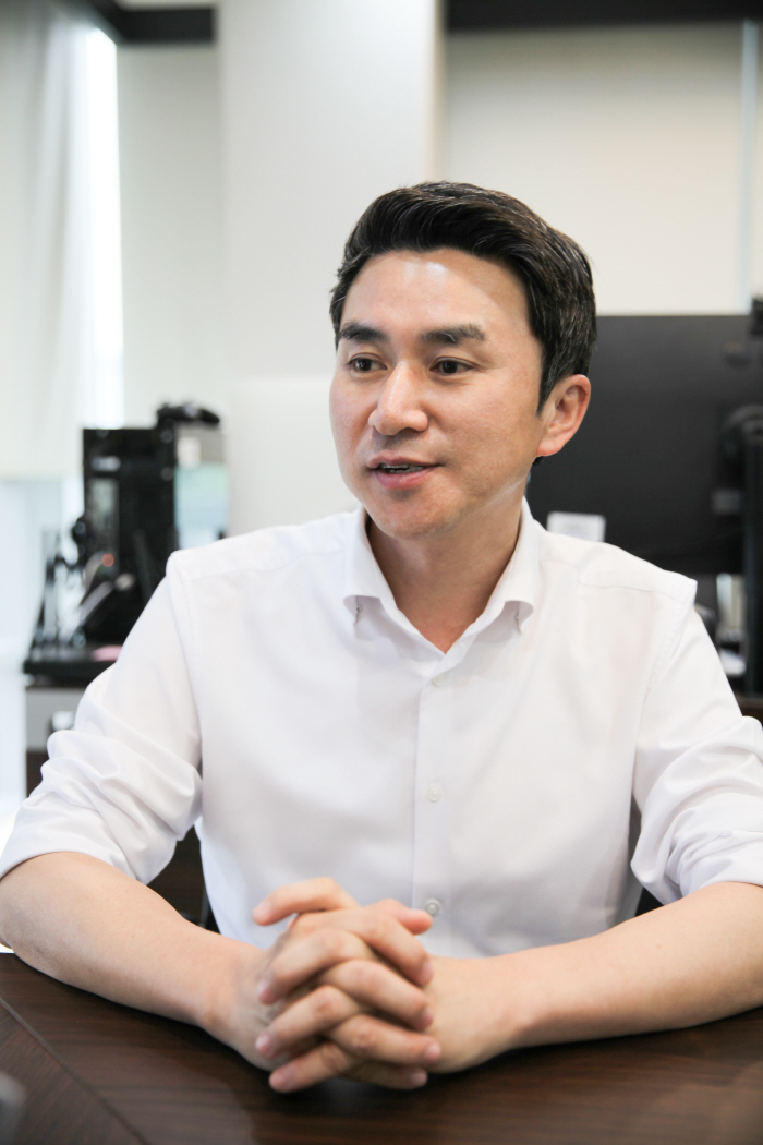 "장벽 없이 글로벌인들이 공감하는 세상 만들겠다", 최영우 SOOP 신임…
