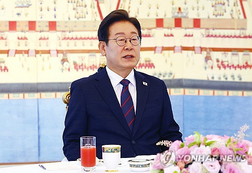 李대통령 국정지지율 59.3%…민주 48.4%·국힘 31.4%[리얼미터]