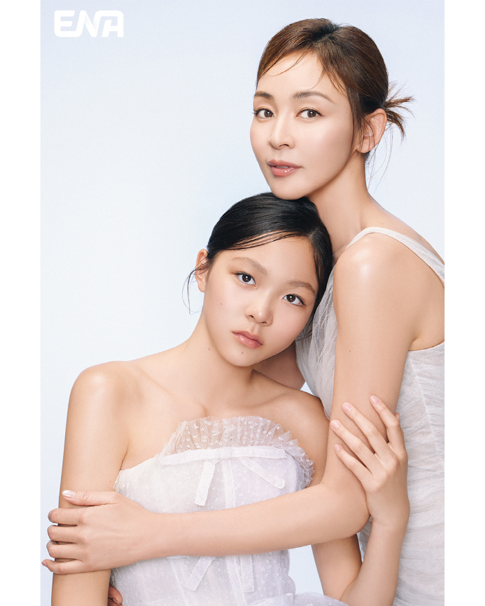 [SC리뷰] 추사랑, 母야노 시호와 똑닮은 미모…추성훈은 얼마나 행복할까 ('내생활')