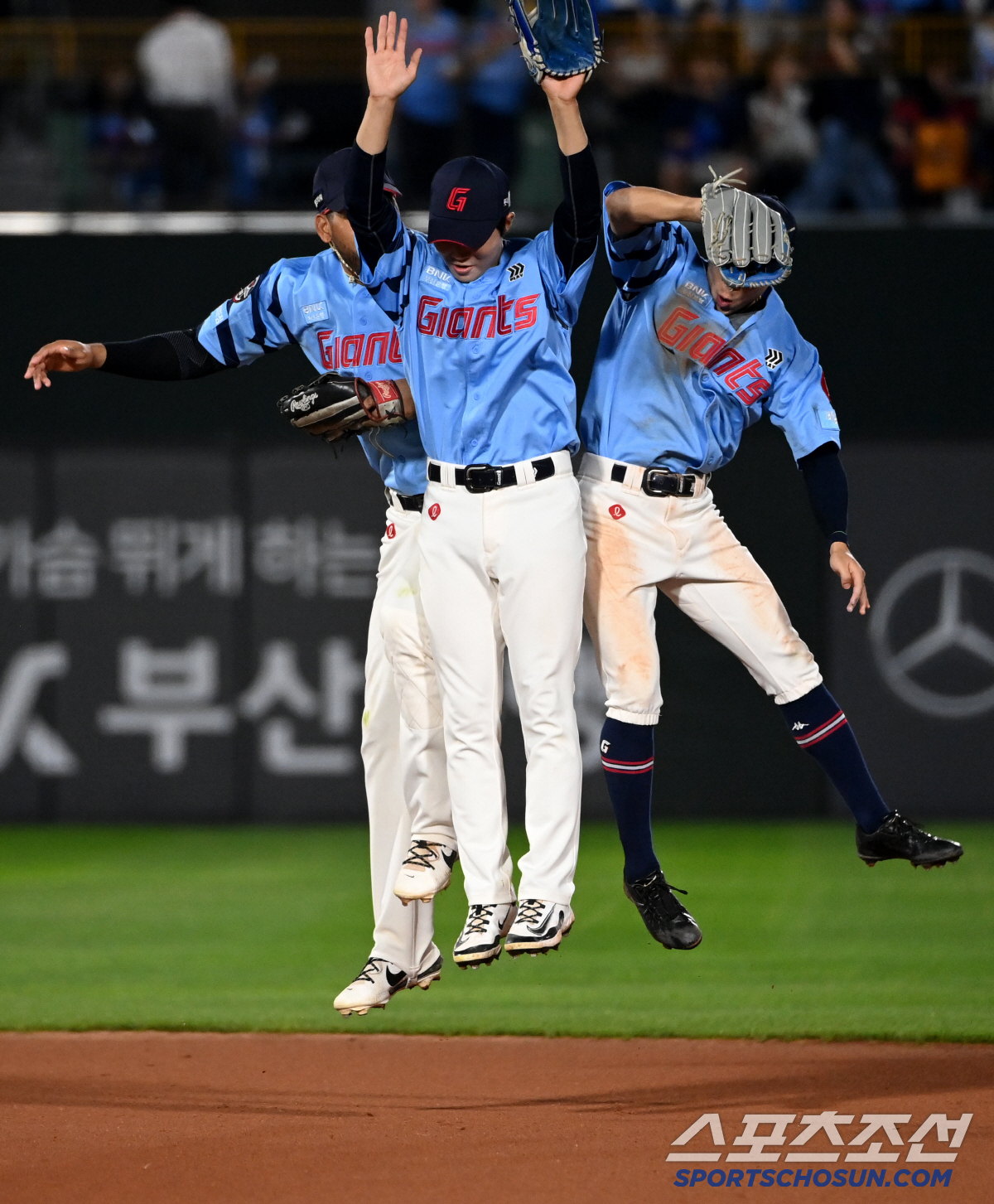 1번타자 고민 롯데, 왜 2할대 김동혁이 계속 출전하나...엄청난 반전이…