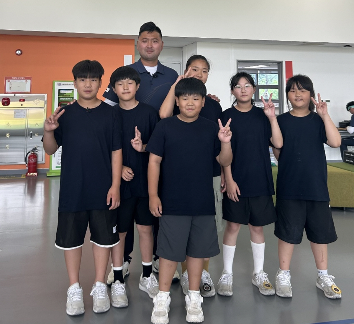 "'양궁 레전드'金우진 만난 옥천 이원초 후배들" 진천선수촌 견학 예약제…