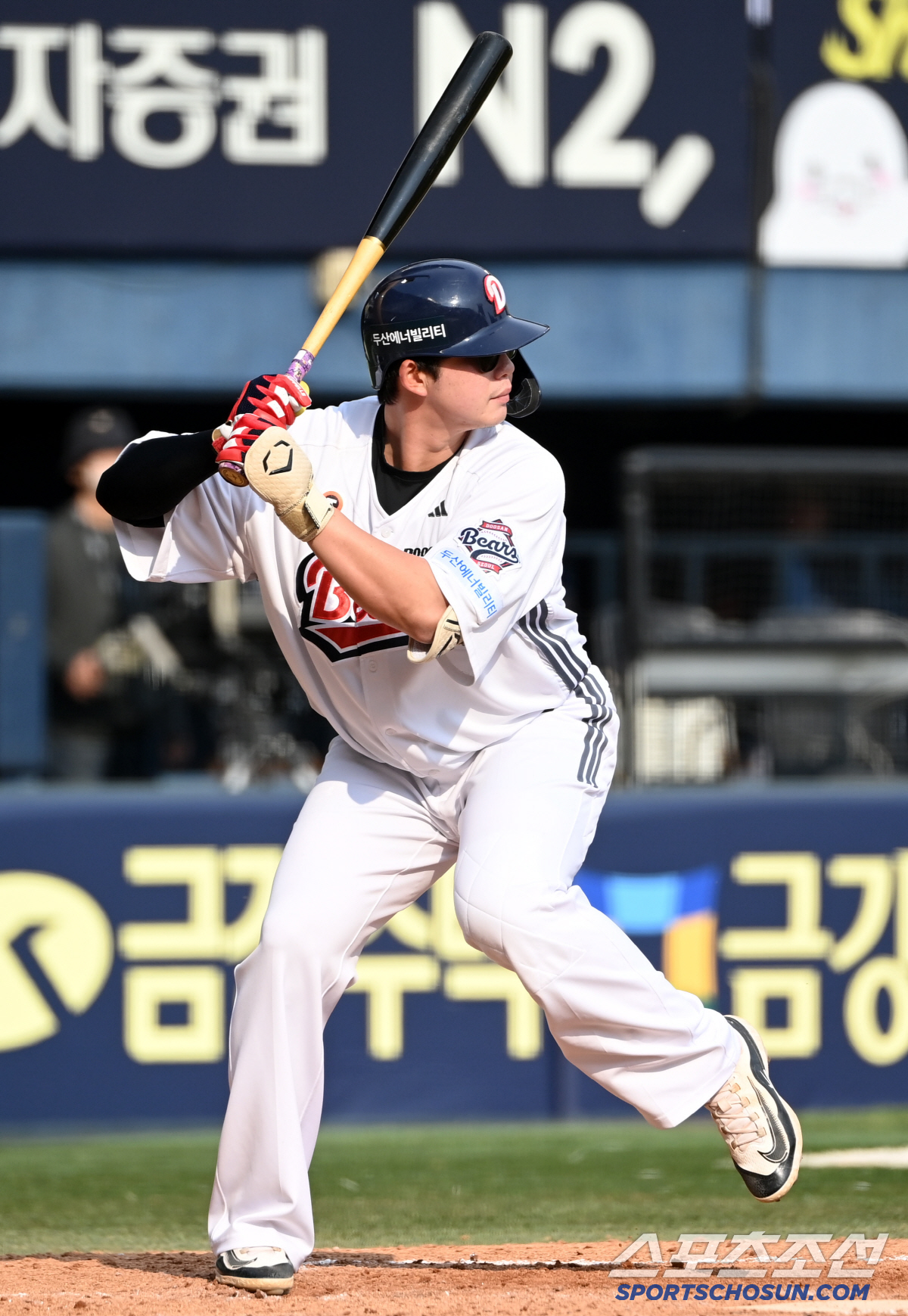 이럴수가! 첫 홈런 다음날 2군행.. 거포유망주, 결국 기회 못 잡았다 …