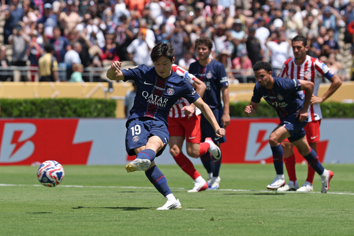 '다들 궁금하지, 몇 주 안에 공개된다' 미궁에 빠진 이강인(PSG) 행…