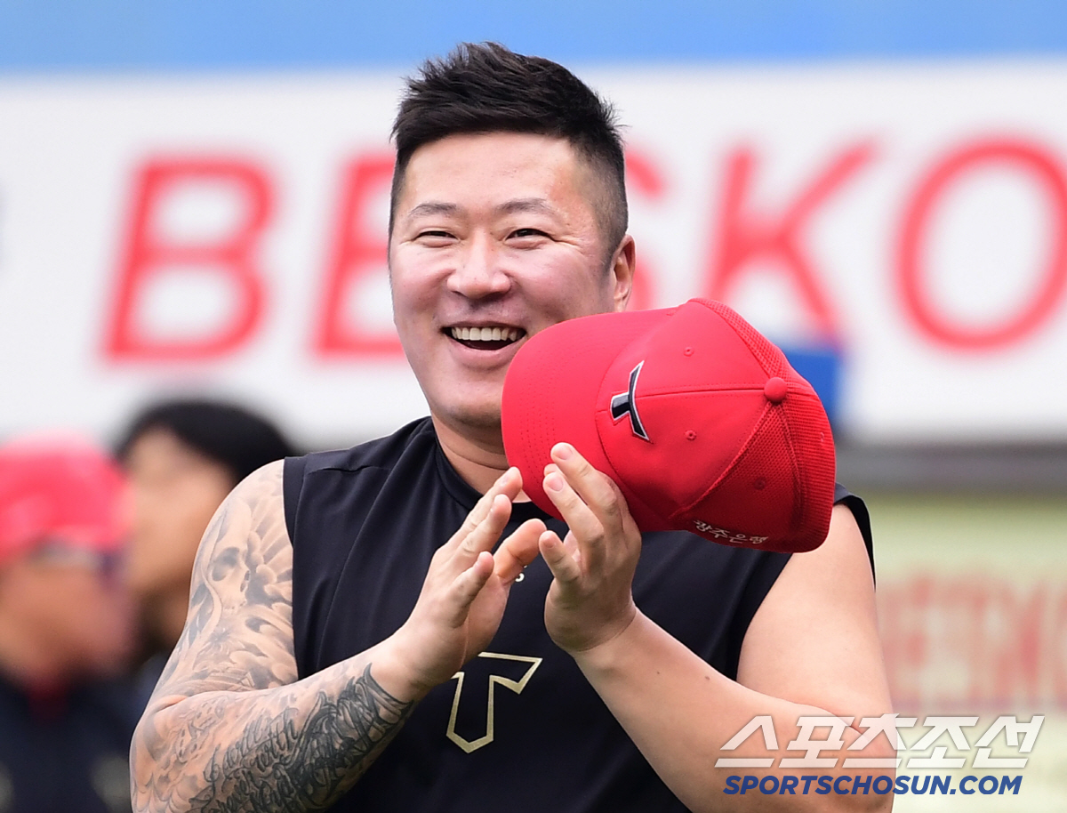 '리그 유일' 1위, 31만표차 뒤집었다…또 최고령 다년계약 잭팟까지 터…