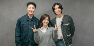 정일우→정인선, KBS 주말극 상승세 이을까…'화려한 날들' 대본 리딩 현장