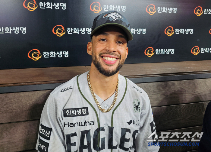 홈런 1위·우승 외인 조언 장착, 우승 기운까지 있다…임시라고? "6주 …