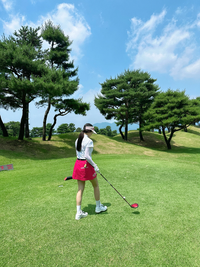 '비♥'김태희, 이런 시누이였어?…레드 골프룩 입고 올케와 라운딩[SCi…