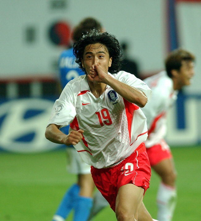 대학축구 디렉터로 변신 '반지의 제왕' 안정환 "포기하는 선수 많아 안타…