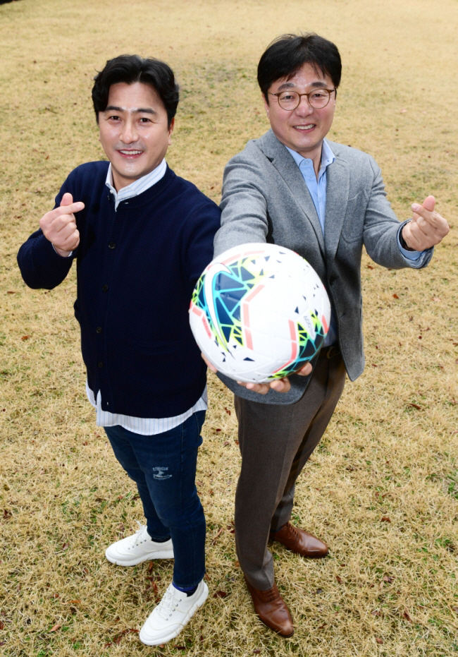 대학축구 디렉터로 변신 '반지의 제왕' 안정환 "포기하는 선수 많아 안타…