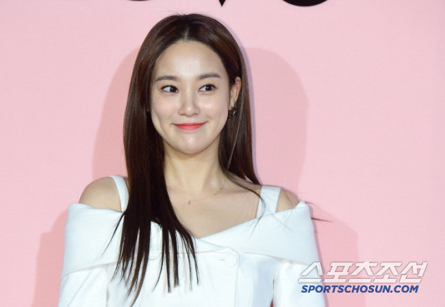 지드래곤 열애설 부인 후…이주연 