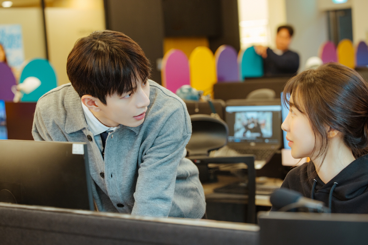 [SC현장] 'MZ 사원' 주현영, '공포 유튜버' 변신…'괴기열차'로 …