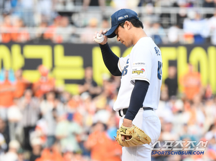 "만루홈런도 아니고…" 4연속 밀어내기로 동점 → 2타점 역전타까지, 한…