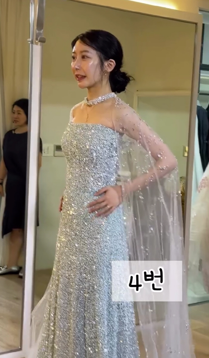 '이지훈♥' 아야네, 화려한 '돌잔치 드레스' 지적에 "엄마 조신하라는 …
