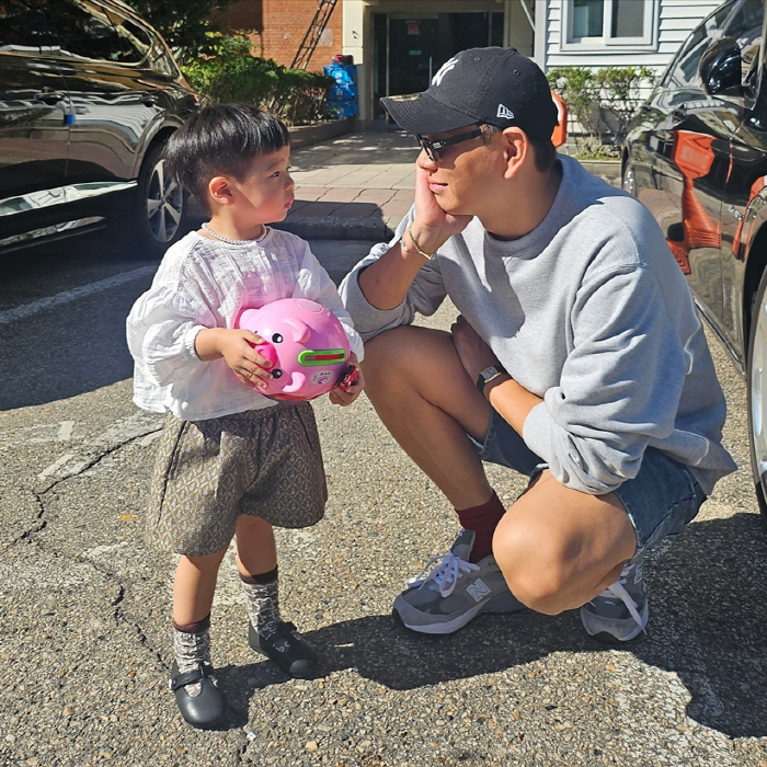 '홍현희♥' 제이쓴, 맘카페 난리날 '子 알록달록 우비'..패션에 진심인…