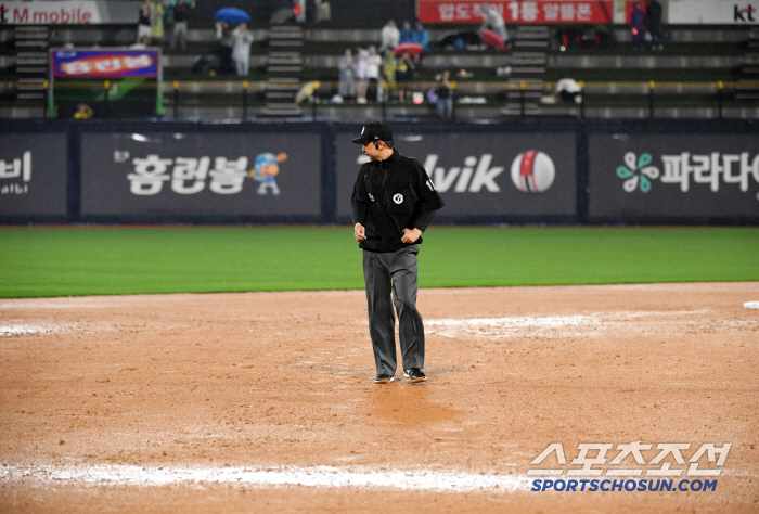 잔루가 도대체 몇 개야.. LG, 0-1 강우콜드 당해도 할 말 없었다