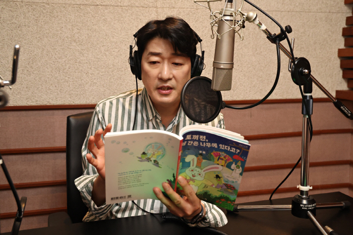 롯데홈쇼핑, 임직원 목소리로 시각장애 아동의 세상을 밝히다