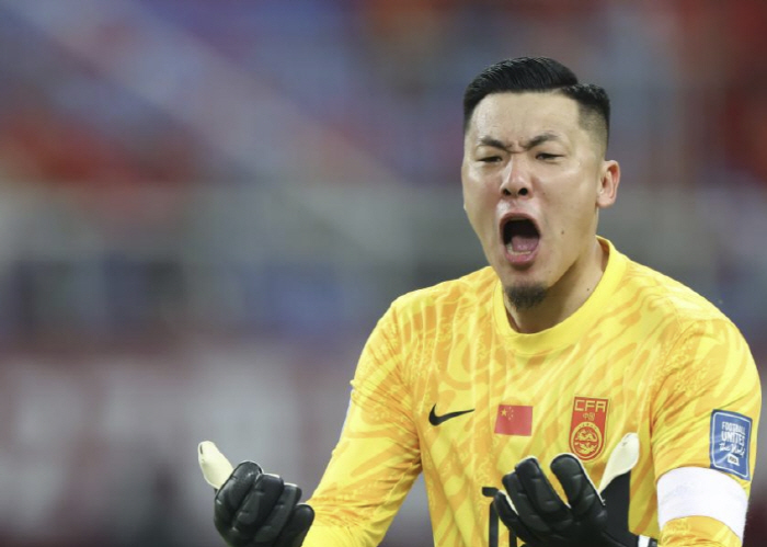 中 축구 대격변 예고! 손흥민이 따뜻하게 안아줬던 '울보' 골키퍼, 중국…