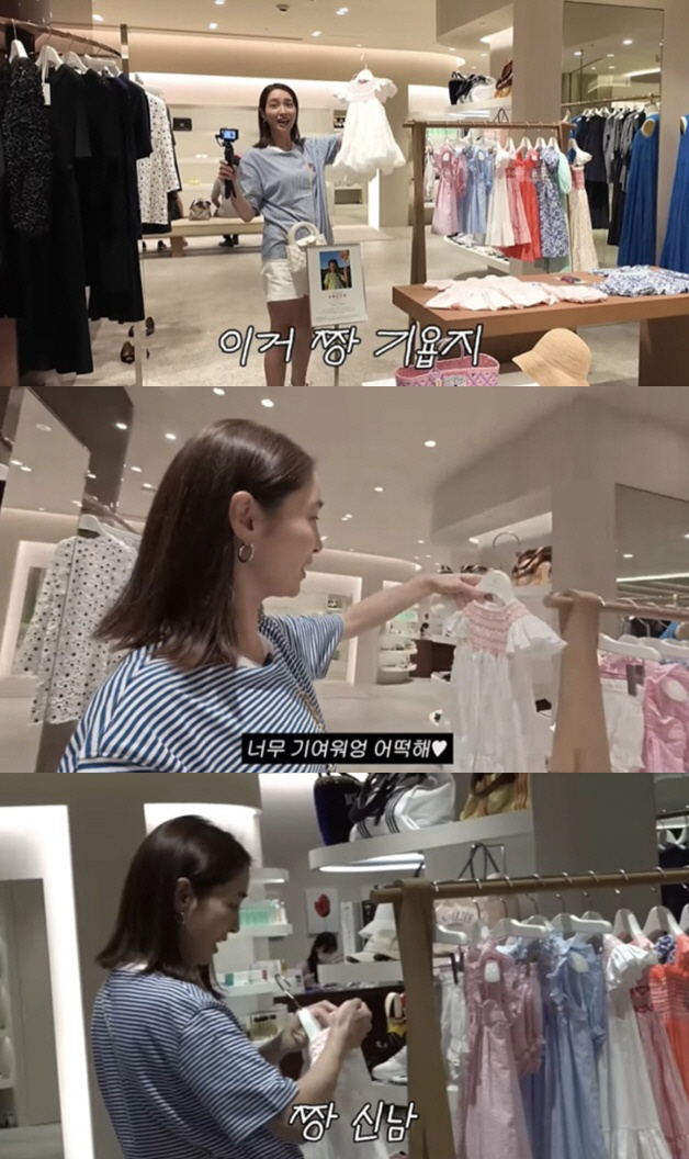 '이병헌♥' 이민정, 딸 '삐삐머리'에 미소..일본 원피스룩 공개