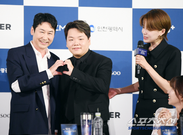 [SC현장] "청룡의 무게감, 느낄 수 있어 행복"..신동엽→박보영, 남…