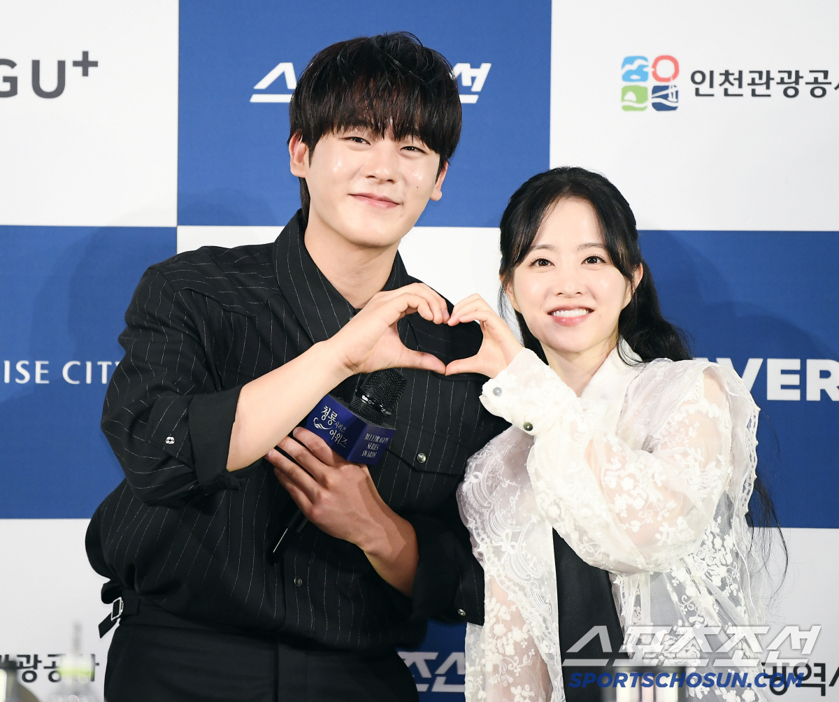 [SC현장] "청룡의 무게감, 느낄 수 있어 행복"..신동엽→박보영, 남…