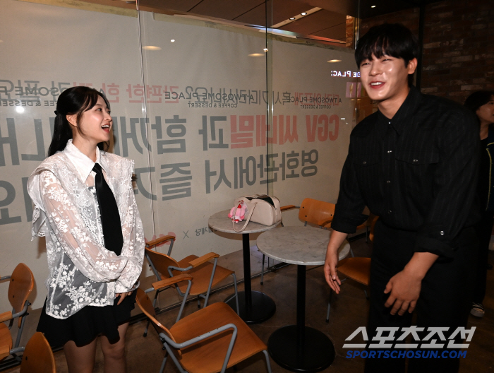 [포토] 이정하, 박보영과 설레는 만남