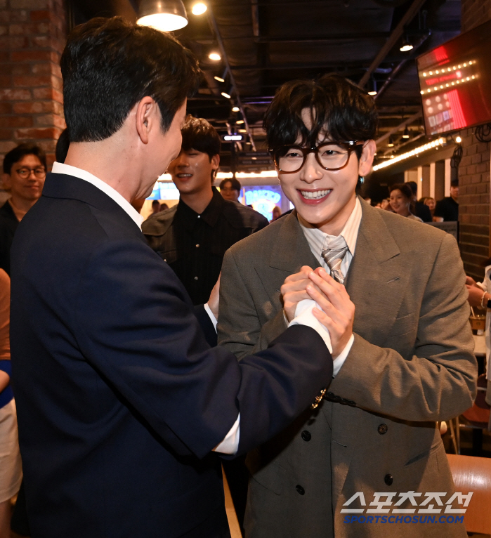 [포토] 임시완, 신동엽 선배님 반가워요