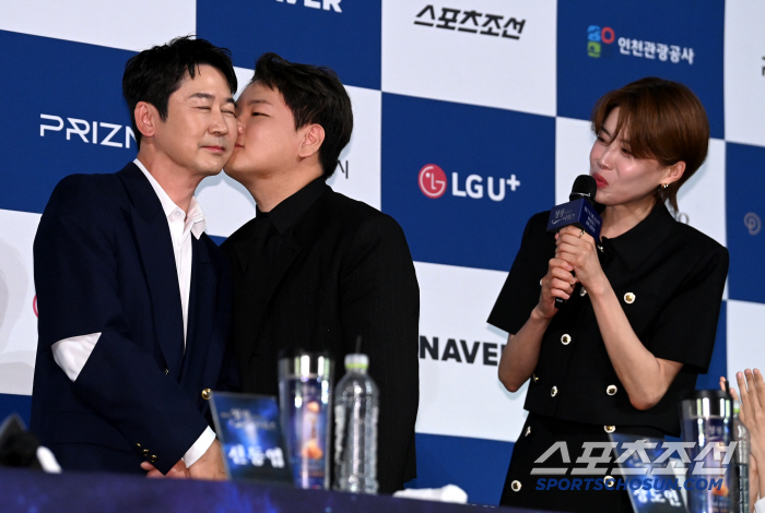 [포토] 곽준빈, 신동엽 볼에 쪽~