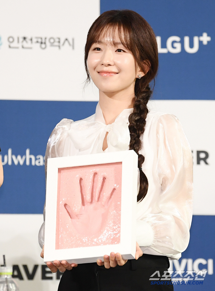 [포토] 윤가이의 청룡 핸드프린팅