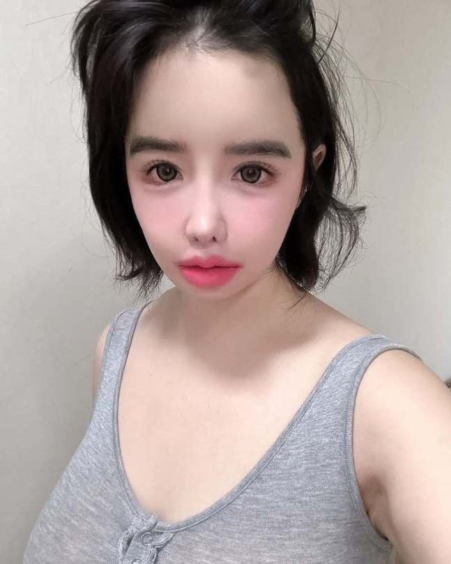 [SCin스타] 박봄, 살구색 과즙미 터지는 메이크업..필터 안 써도 달…