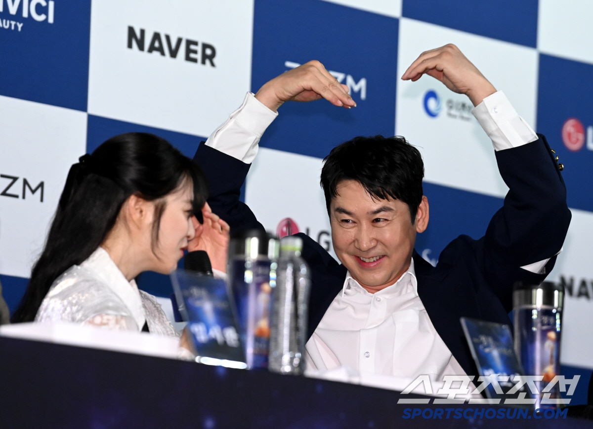 [SC현장]청룡 핸드프린팅 맞아? 덕밍아웃에 섭외전까지…"출연 기사 부탁…