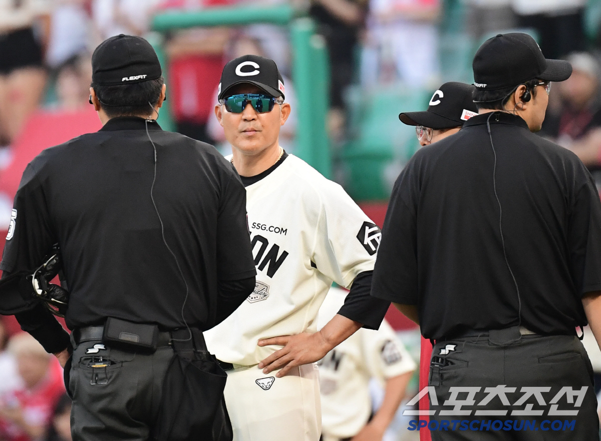 '잘해야 본전' 극한직업 주루코치 → 이숭용 감독은 뻔히 안다.. 조동화…